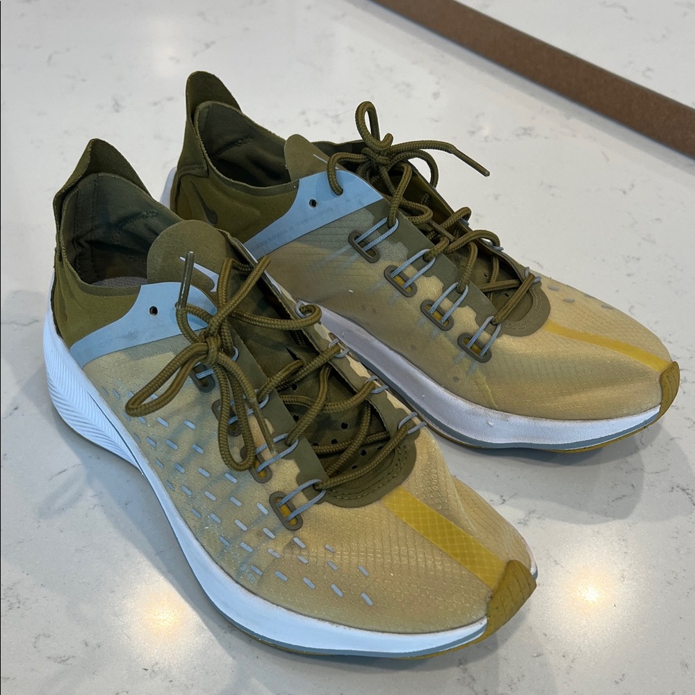 Nike Women's Athletic Shoes in Olive and Gold
